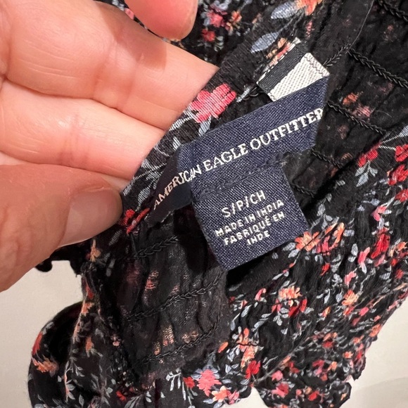 American Eagle Outfitters Black Floral Tie Neck and Tie Back Halter Top Size S - Picture 4 of 9